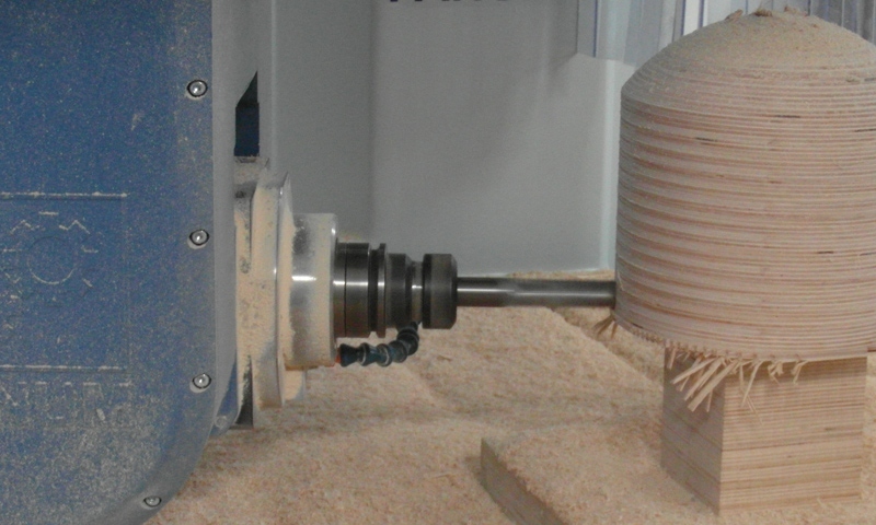 Die Spindel Stärke (12kW) erlaubt mit verschiedenen Materialien zu arbeiten.