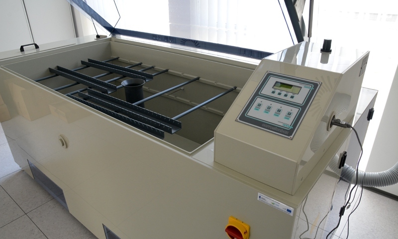 Die Kammer ermöglicht einer hundertfacher Beschleunigung von Korrosionsprozessen.