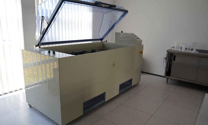 Die Kammer ermöglicht einer hundertfacher Beschleunigung von Korrosionsprozessen.