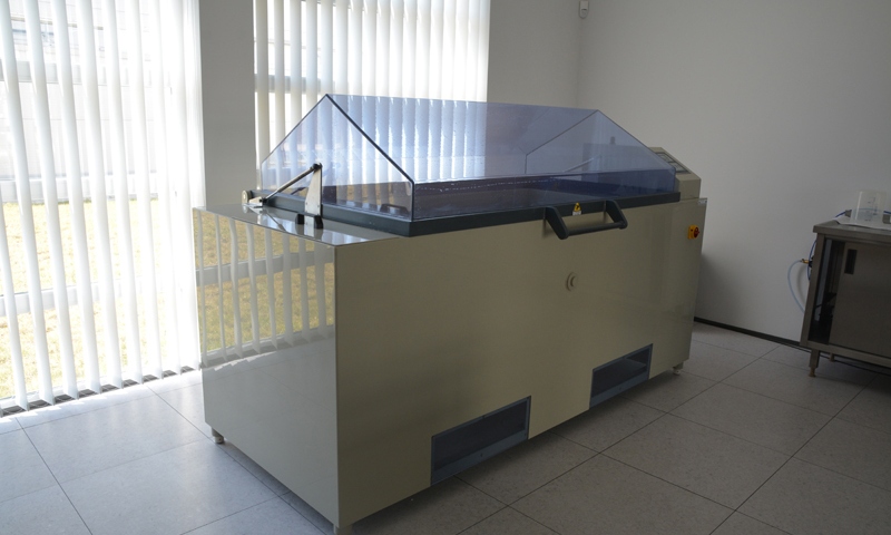 Komora umożliwia 100 – krotne przyspieszenie procesów korozyjnych. 